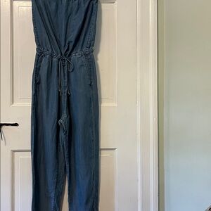 Banana Republic soft chambray blue Denim Blue jumpsuit. Size 6 sleeveless